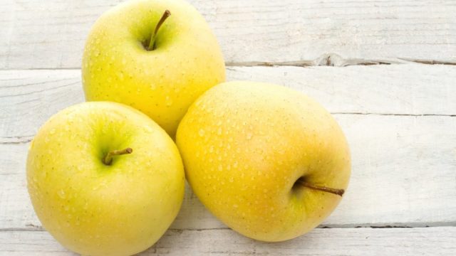 تفسير رؤية التفاح الاصفر في المنام للعزباء والمتزوجة
