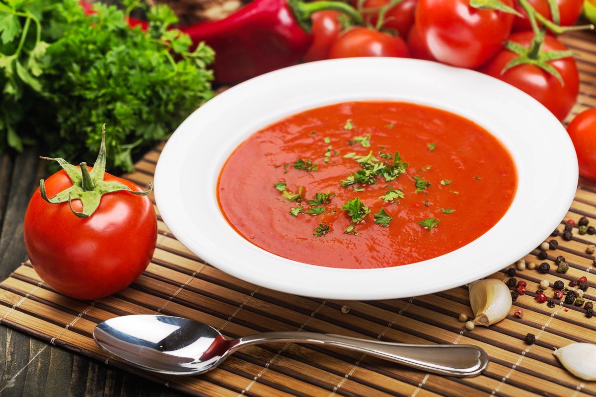 طريقة عمل شوربة البندورة مثل المطاعم