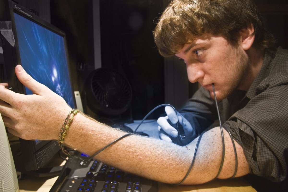 ما سبب ادعاء بعض مدمني النت إصابتهم بكورونا على شبكات التواصل بالرغم من أنهم سُلماء؟