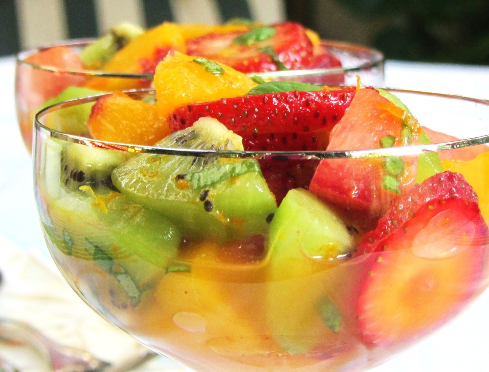 سلطة الكيوي بالفواكه سلطة الكيوي بالفواكه