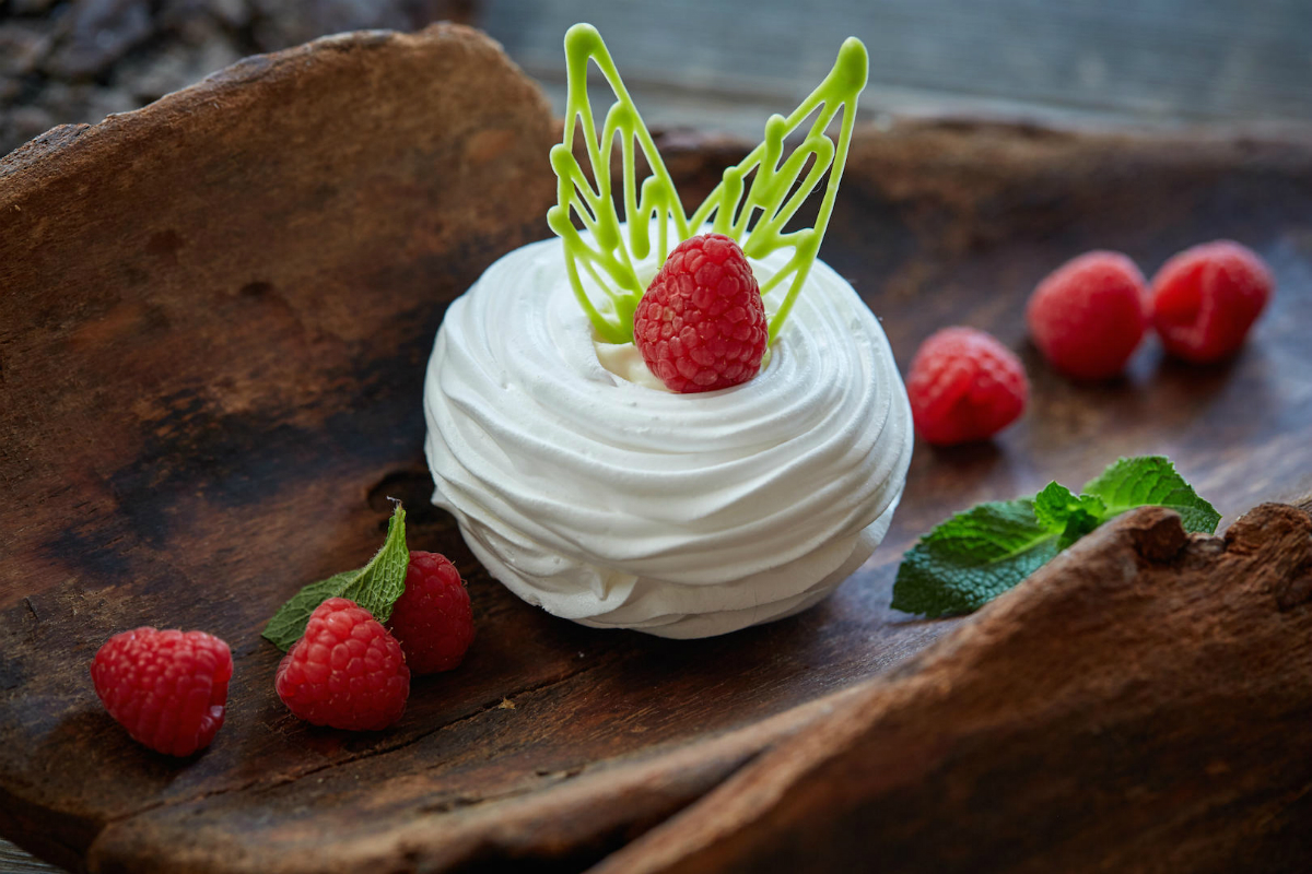 طريقة عمل حلا بافلوفا بخطوات سهلة