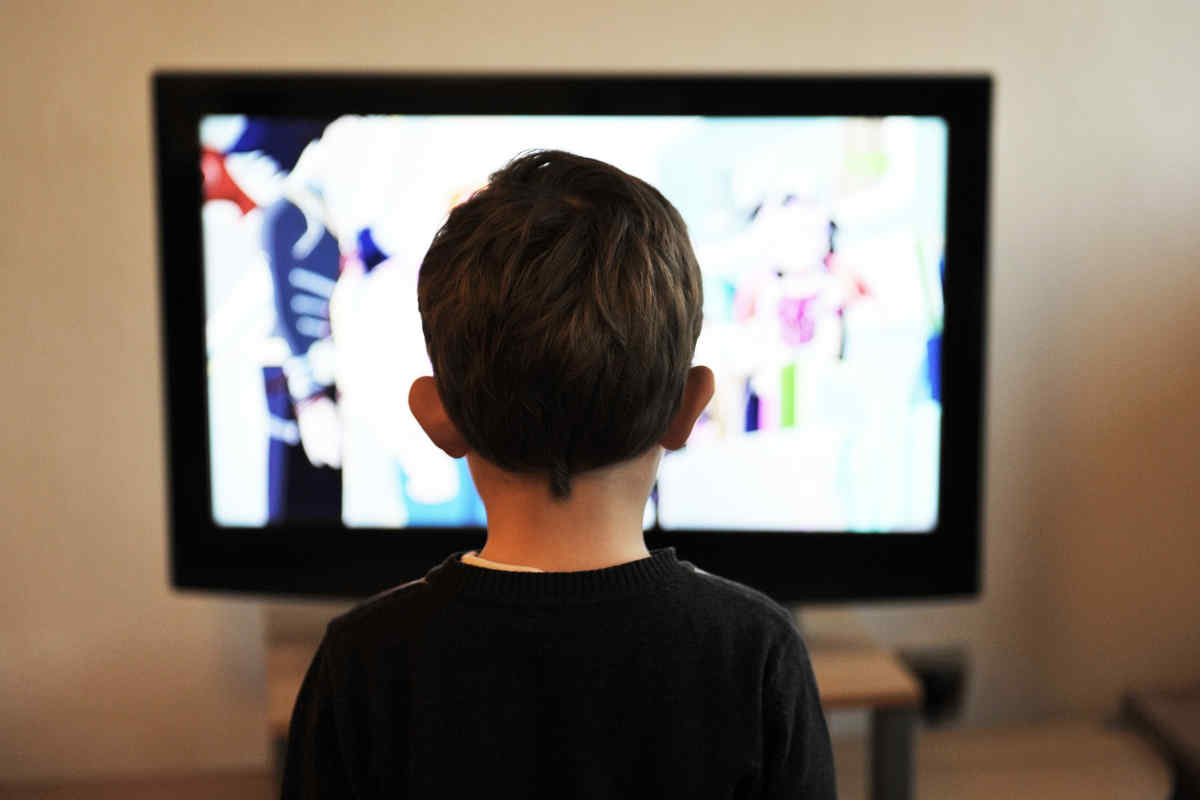 كيف ابعد طفلي عن التلفاز