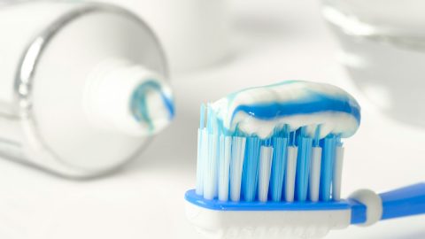 ما هي مكونات معجون الاسنان