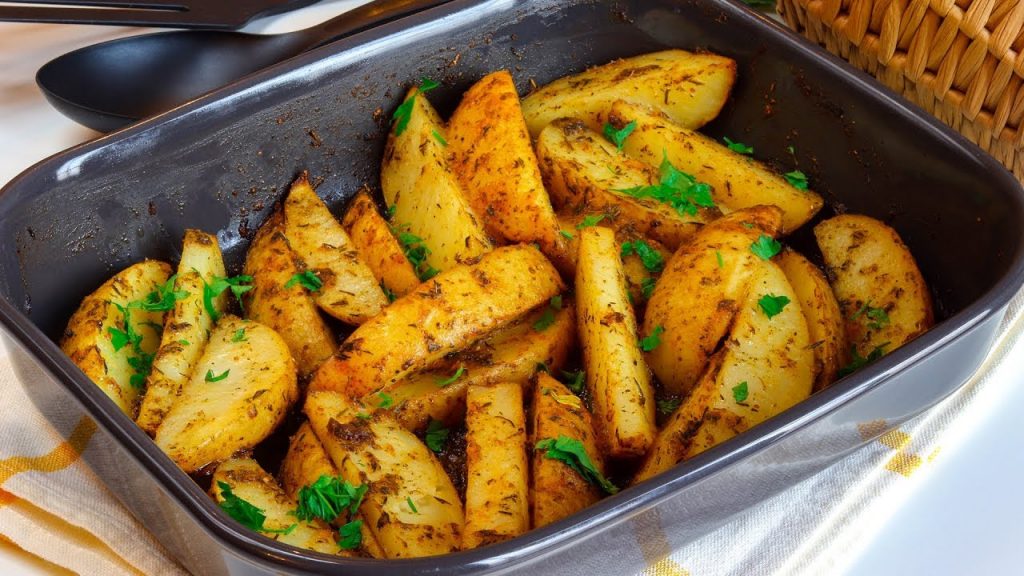 ودجز بطاطس مشوية بالفرن ودجز بطاطس مشوية بالفرن