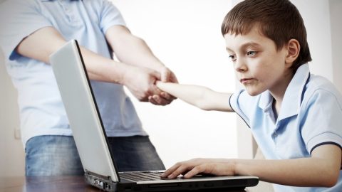 بحث عن اضرار الاجهزة الالكترونية على الاطفال شامل مع المراجع