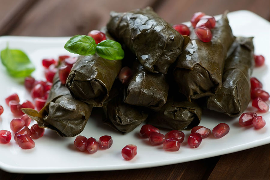 صينية ورق العنب بدبس الرمان صينية ورق العنب بدبس الرمان