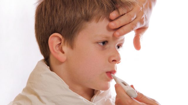 كيفية علاج الاستفراغ عند الأطفال عمر ثلاث سنوات وصفات مجربة