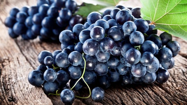 ما هي فوائد العنب الاسود للكبد للصحة والجسم