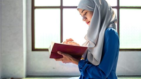 ما حكم قراءة القران للحائض في رمضان