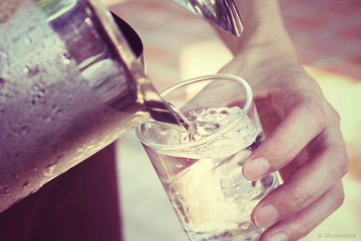 هل يجوز شرب الماء وقت اذان الفجر