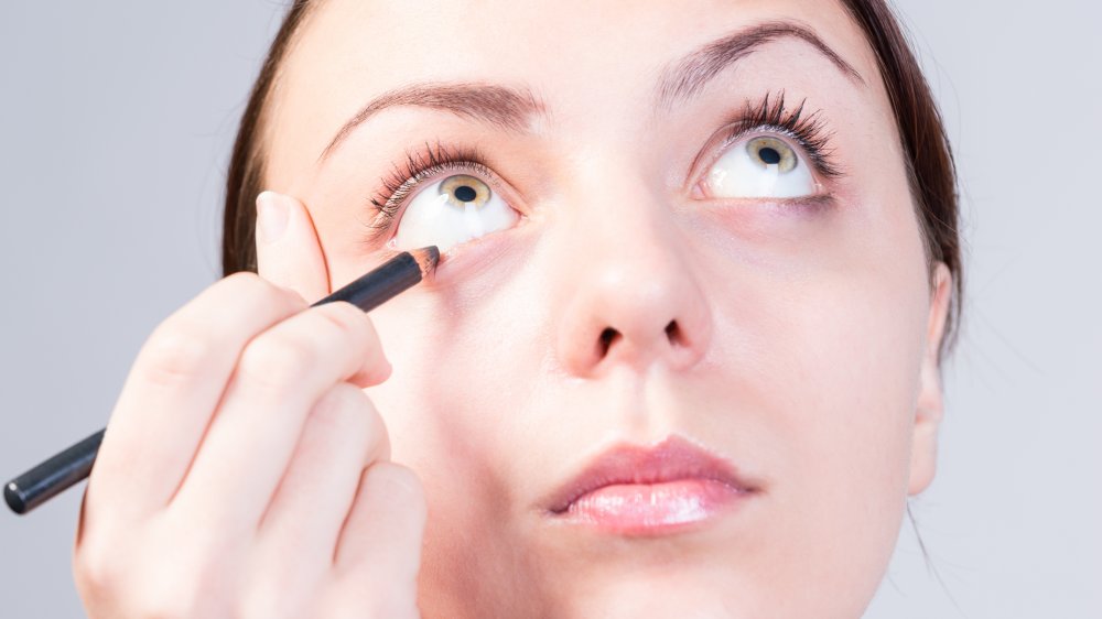 تفسير حلم الكحل في المنام في كل الحالات الخير والشر