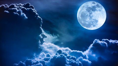 تفسير رؤية القمر مكتملا في المنام التفسيرات الصحيحة الشاملة