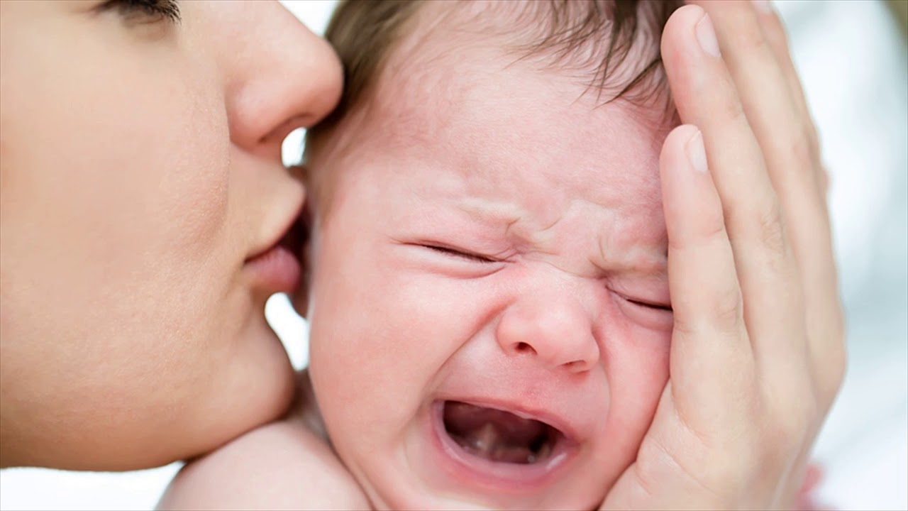 علاج الترجيع عند الأطفال حديثي الولادة وأسبابه ومتى يجب إستشارة الطبيب