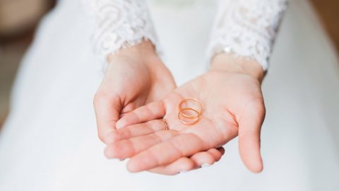 تفسير حلم الزواج في المنام لابن سيرين والنابلسي للعزباء والمتزوجة والحامل وكل الحالات
