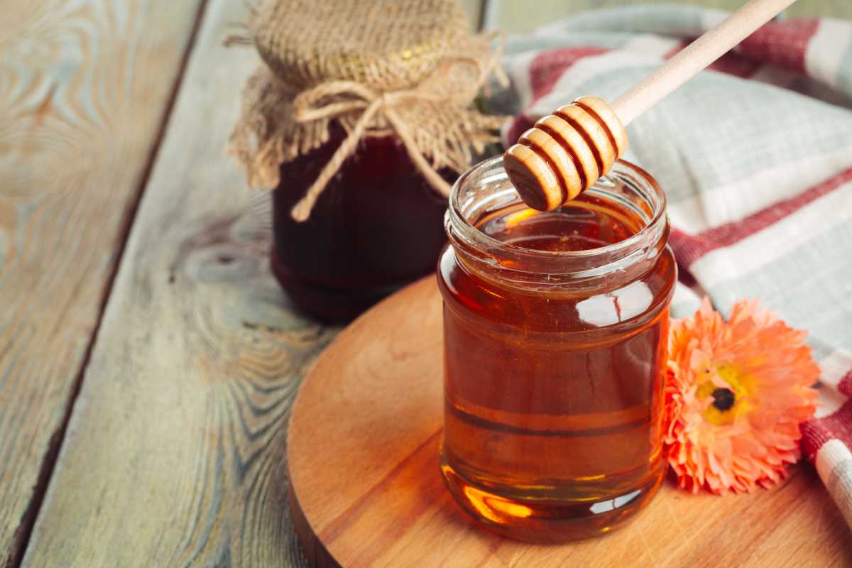 ما هي فوائد العسل للوجه قبل النوم فائدة العسل لصحة البشرة وطريقة استخدامه