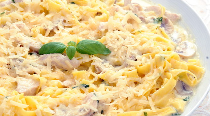 طريقة تحضير الفوتشيني بالدجاج والجبن طريقة تحضير الفوتشيني بالدجاج والجبن