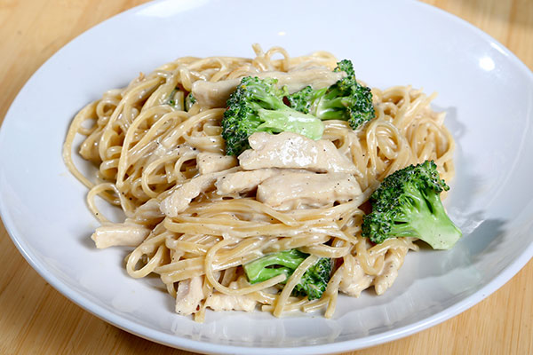 فوتشيني بالفطر والبروكلي فوتشيني بالفطر والبروكلي