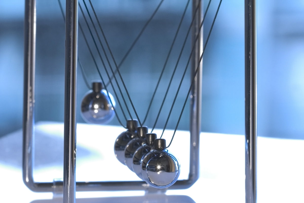 بحث عن اتجاه قوة الاحتكاك .. قوانين نيوتن للحركة