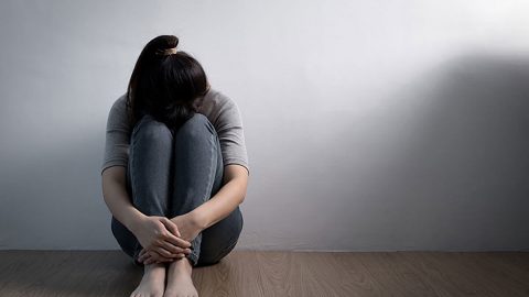 أهم علامات الاكتئاب الجسدية والنفسية وكيفية علاجها