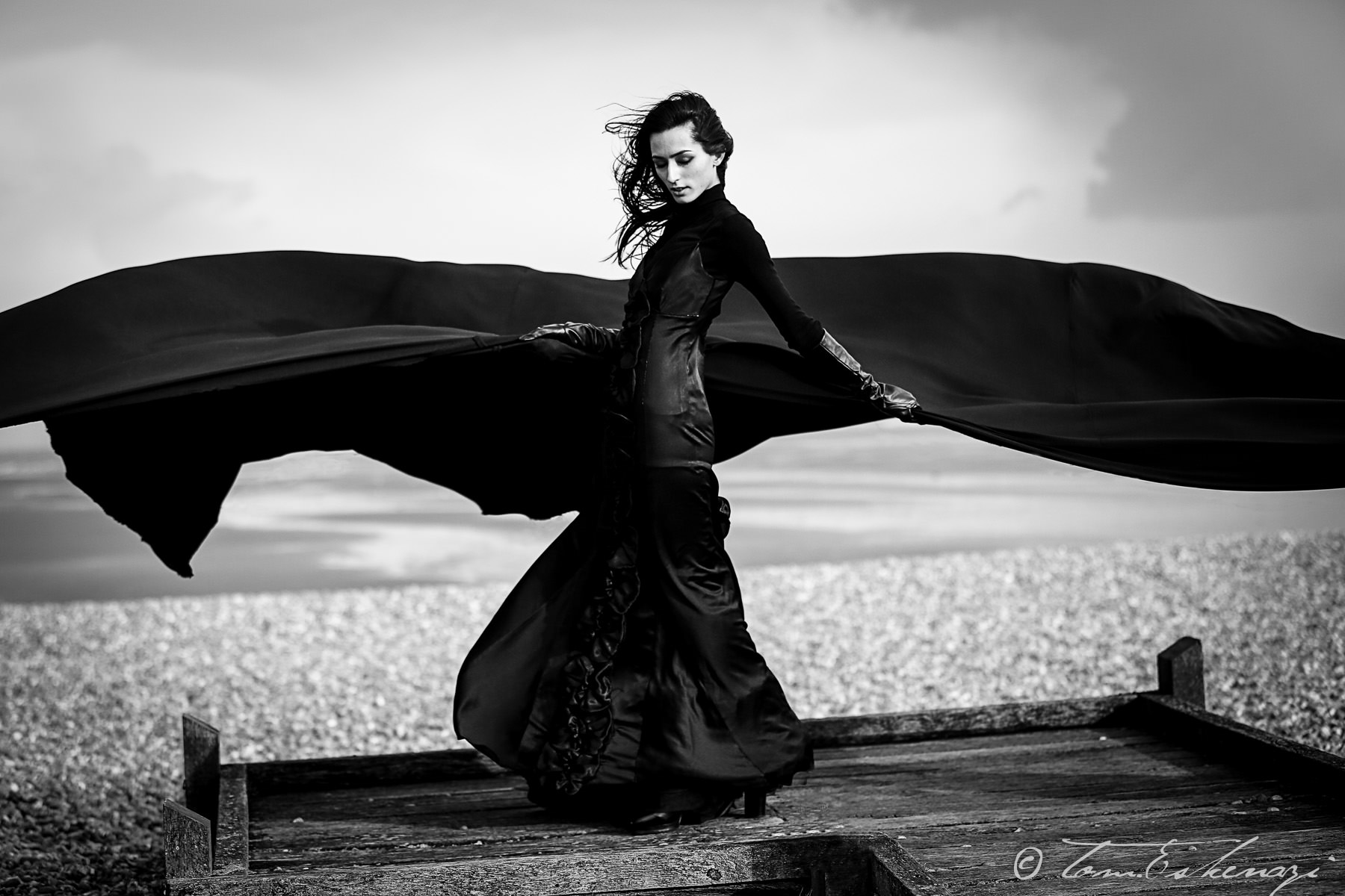 تفسير الفستان الاسود في المنام للعزباء ومختلف الحالات لابن سيرين والنابلسي