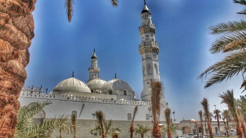 ما هو اول مسجد بناه الرسول صلى الله عليه وسلم