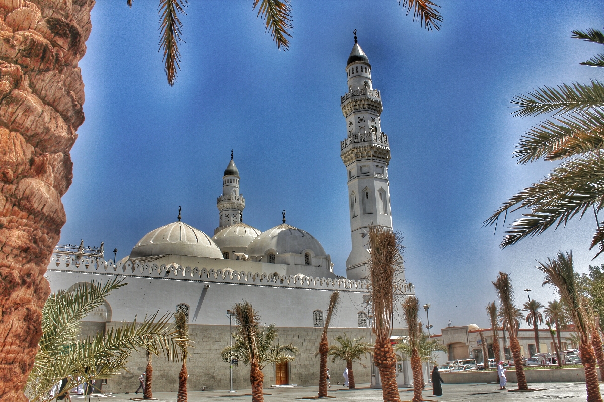 ما هو اول مسجد بناه الرسول صلى الله عليه وسلم