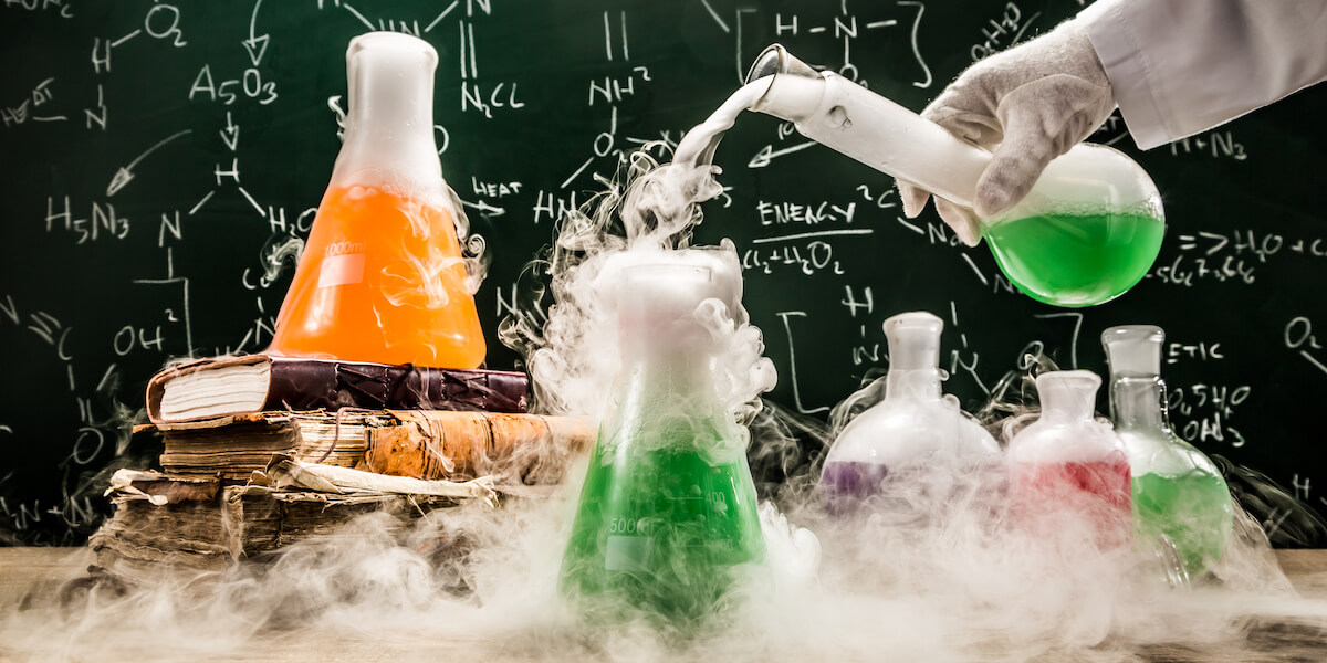 فرع العلوم الذي يدرس العلم الطبيعي هو ( العلوم الطبيعية والعلوم الإنسانية والفرق بينهما)