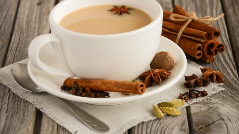 مكونات شاي الكرك .. فوائد شاي الكرك وطريقة تحضيره