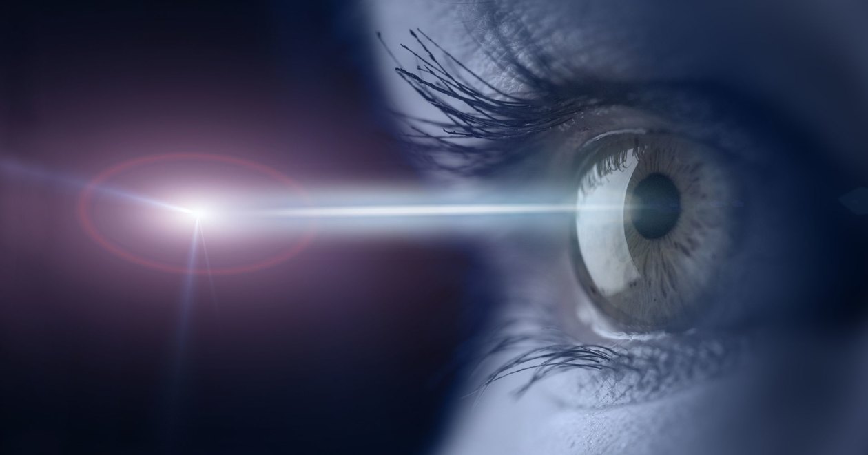 جزء من العين يتجمع عليه الضوء ما هو ( إجابة السؤال )