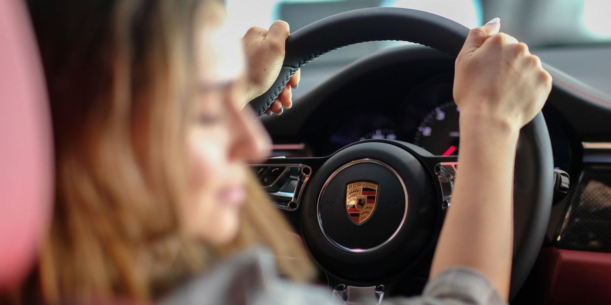 خطوات سداد سعر رخصة القيادة للنساء ( رسوم رخصة القيادة للسيدات بالسعودية )