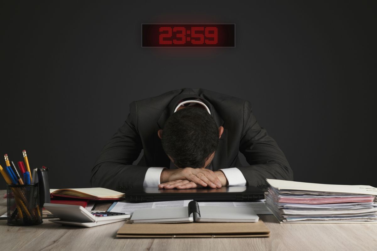 ما الذي يستحقه العامل إذا كلف من قبل صاحب العمل بالعمل الاضافي