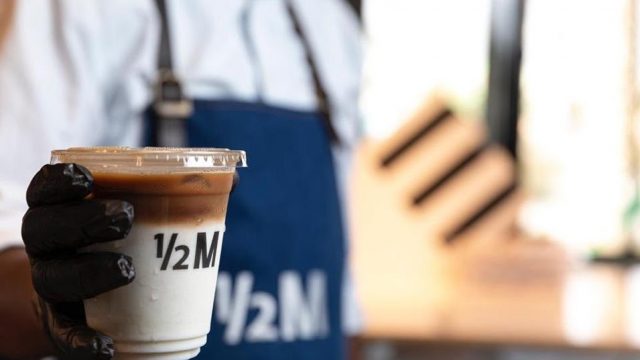 منيو هاف مليون الجديد المأكولات والمشروبات مع الأسعار والعناوين