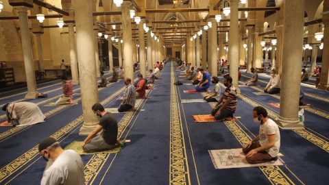حكم الاعتكاف في المسجد .. هل يجوز الاعتكاف في غير المسجد