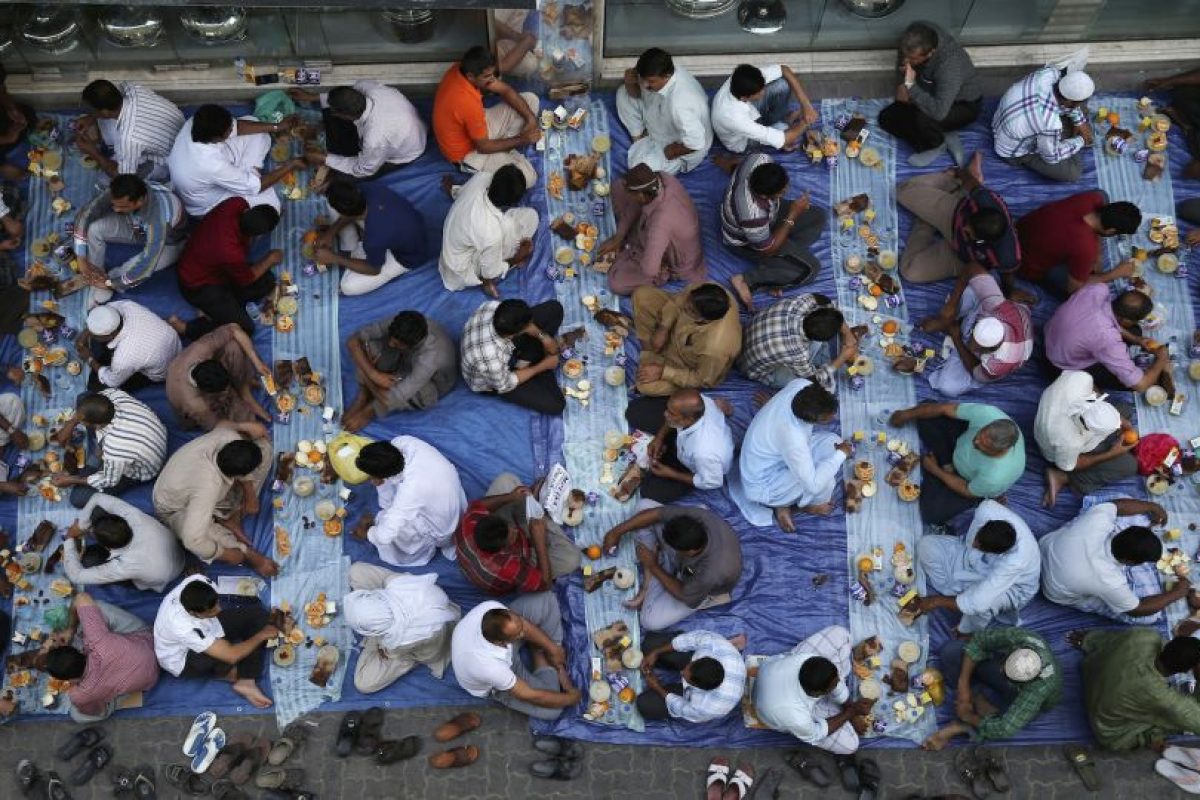 من المكارم المالية التي حث عليها الإسلام