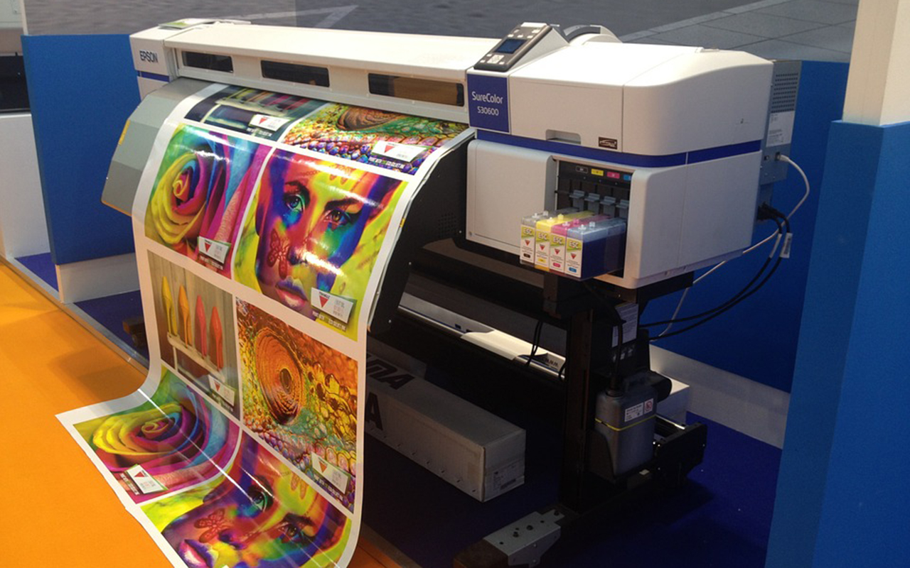 يكون اتجاه النظر عند الطباعة باللمس