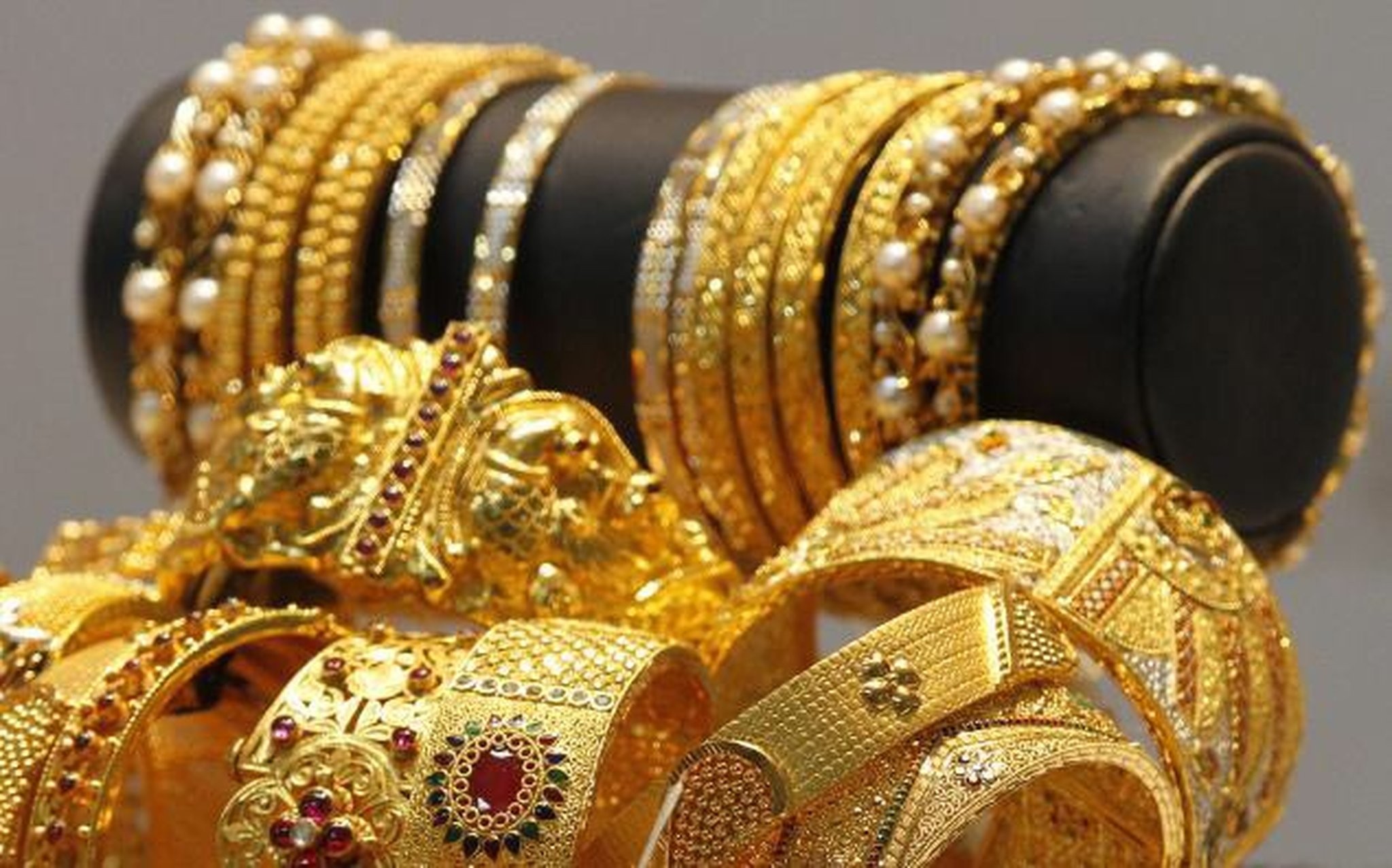 تفسير هدية الذهب في المنام لابن سيرين بشرة خير أو شر ؟