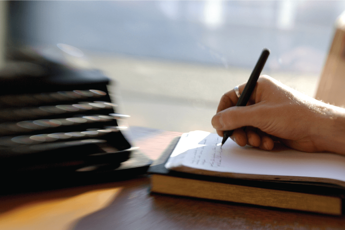 تفسير الكتابة بالقلم في المنام لابن سيرين وابن شاهين “أدق التفسيرات”