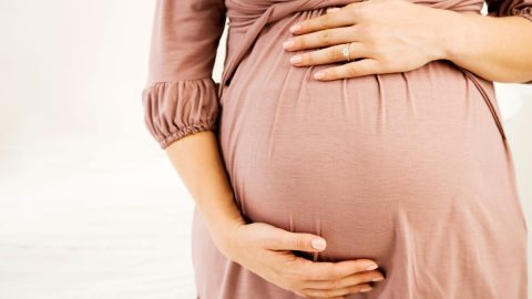 تفسير رؤية الحامل في المنام لابن سيرين بشرة خير أو شر ؟