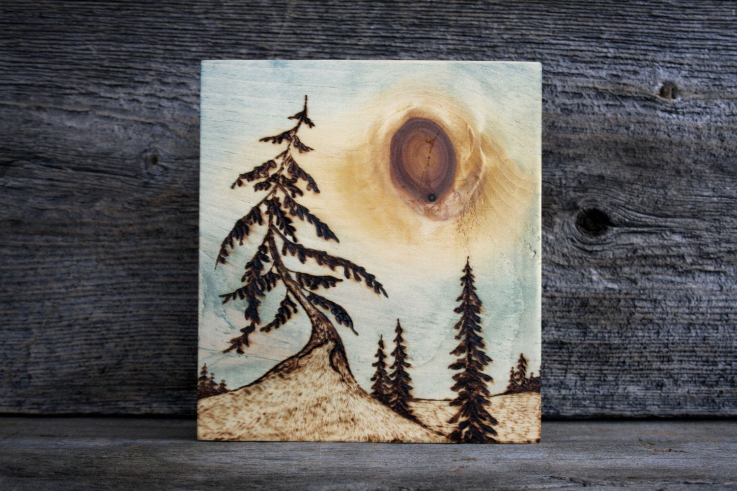 للحرق على الخشب يجب أن نختار قطعة من الخشب ذو اللون الفاتح للحرق على الخشب يجب أن نختار قطعة من الخشب ذو اللون الفاتح