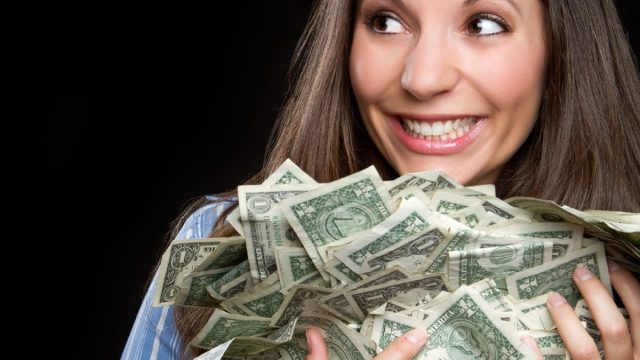 تفسير حلم شخص اعطاني نقود ورقية للعزباء لابن سيرين