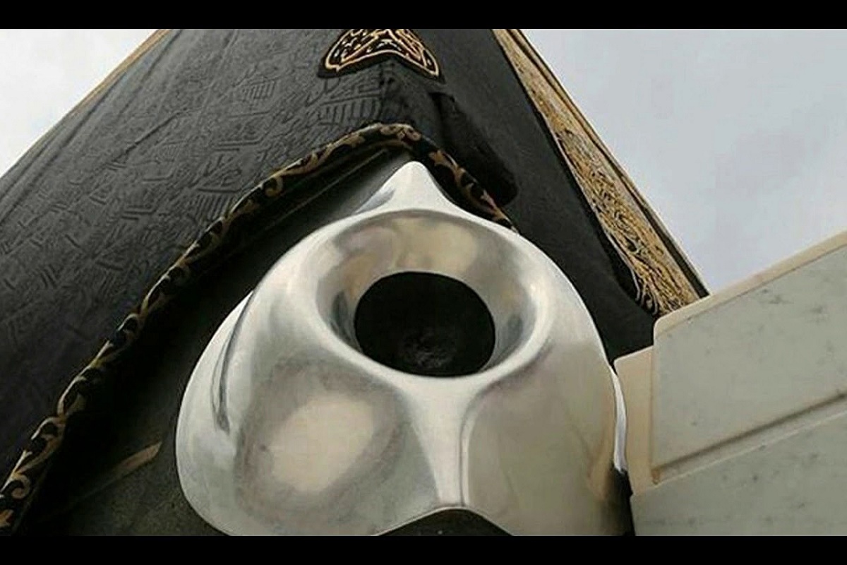 قصة إعادة بناء الكعبة ووضع الحجر الأسود