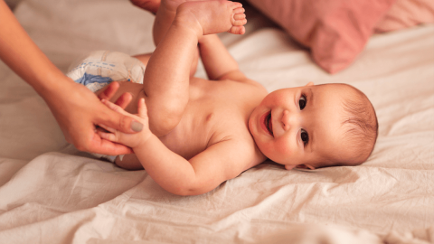 إفرازات المهبل البيضاء عند الرضع الاسباب والتشخيص والعلاج