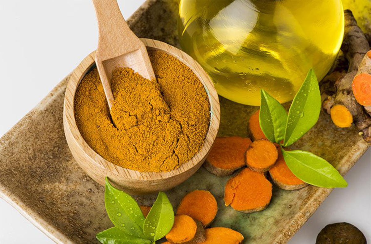 تجربتي مع زيت الزيتون والكركم للكلف وطريقة استخدامه