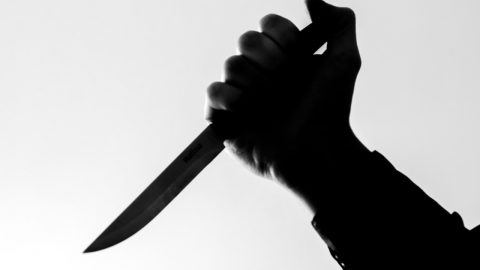 تفسير حلم مشاهدة جريمة القتل بالسكين لابن سيرين