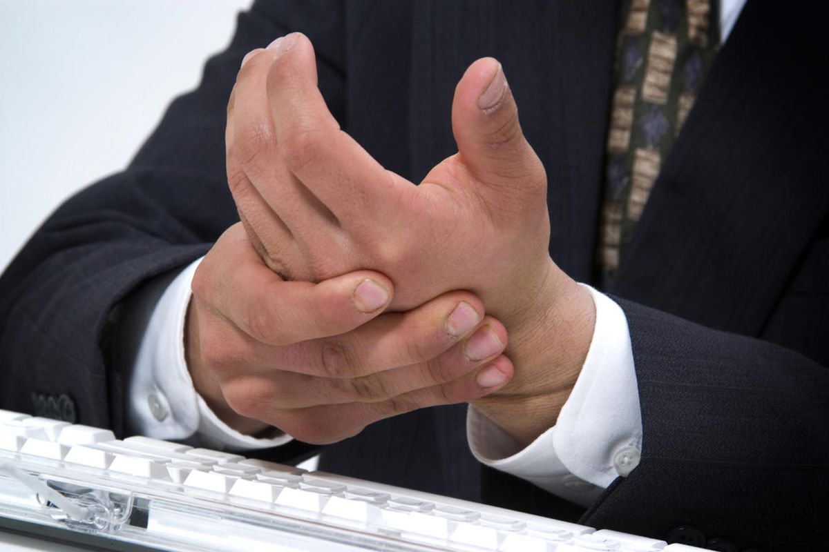 اسباب انتفاخ اليدين وعلاجها