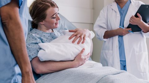 تجربتي في علاج البرد بعد الولادة القيصرية