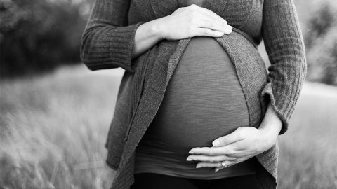 سبب وعلاج إسهال واستفراغ الحامل في الشهر الثامن