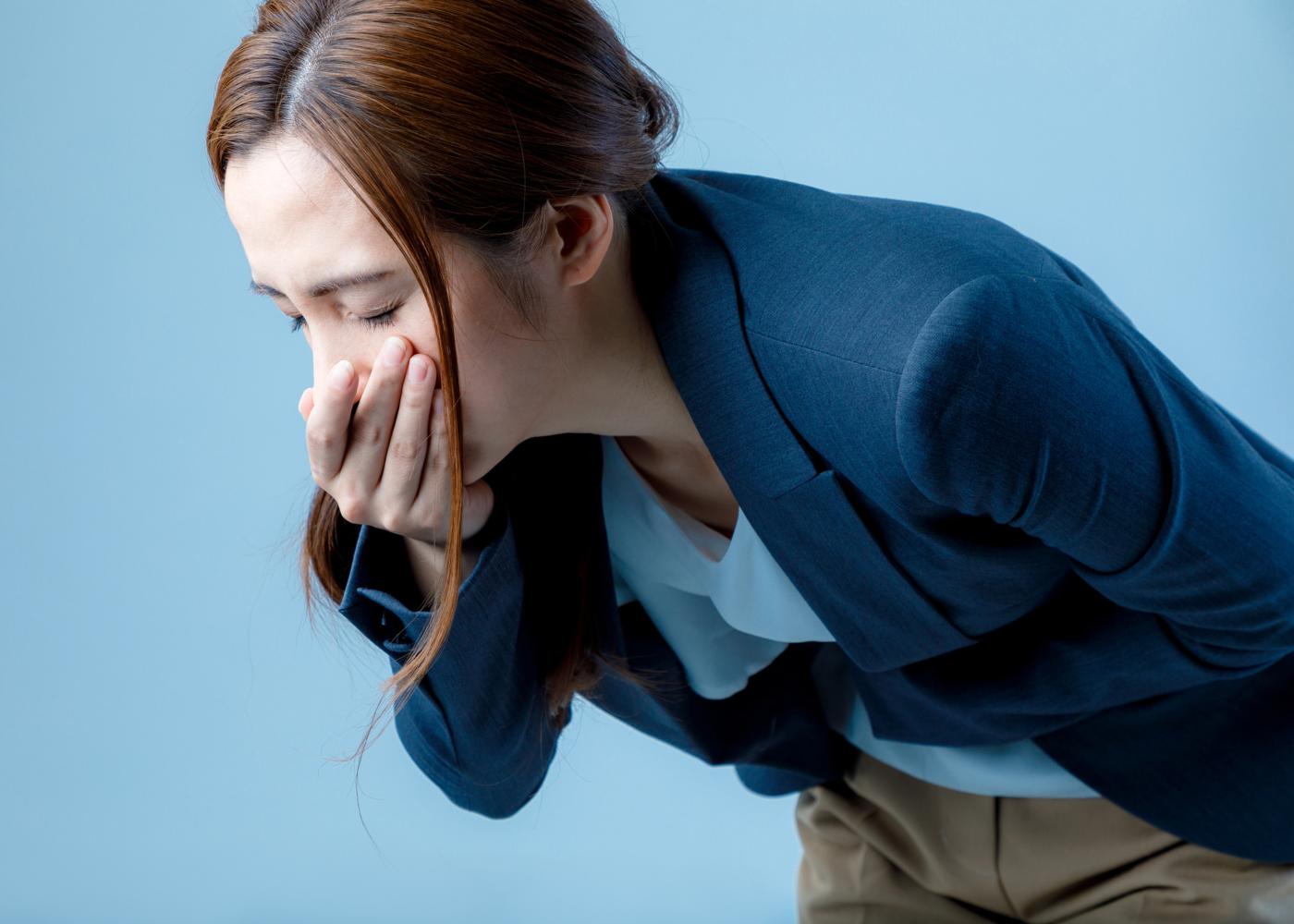 أسباب الشعور بالغثيان في الصباح عند الاستيقاظ