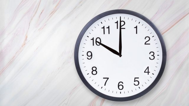 الساعة 19 بتوقيت السعودية