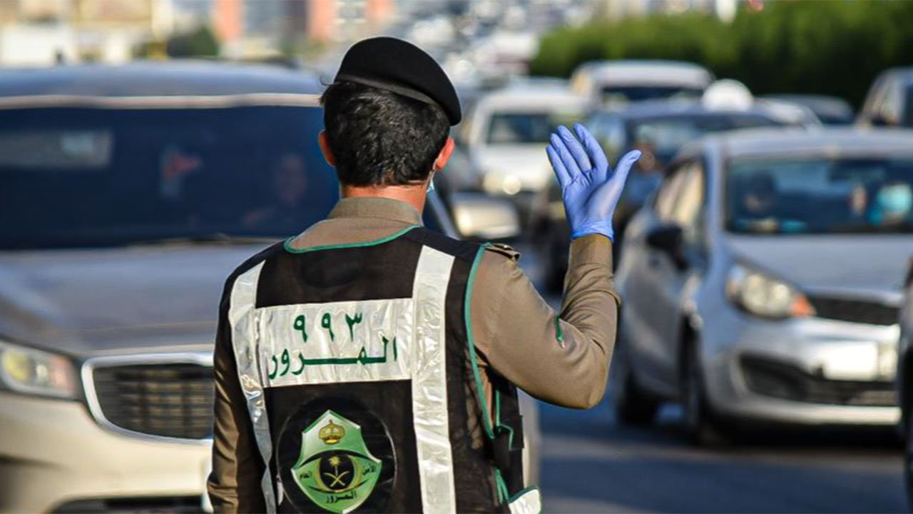 كم رسوم مخالفة الخروج من النوافذ